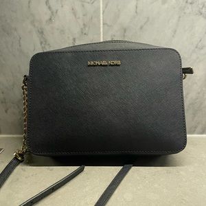 Michael kors crossbody bag